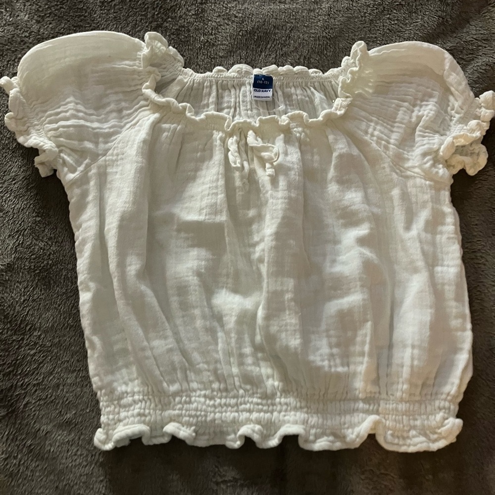 Old navy kids top (girls)  (size 10-12)!